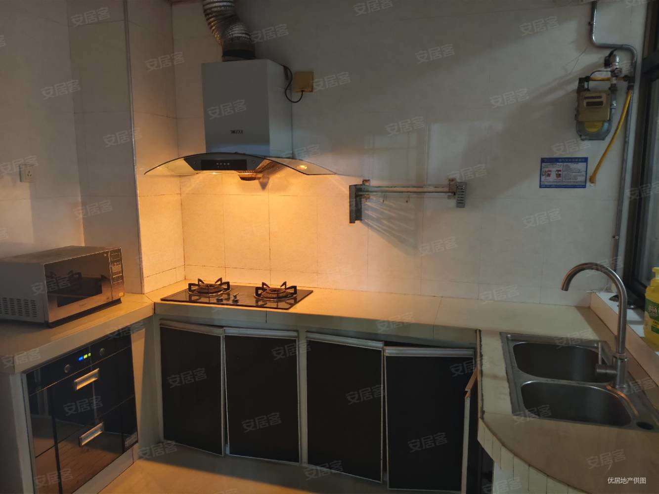 东湾桃花苑4室2厅2卫127.58㎡南北28.8万