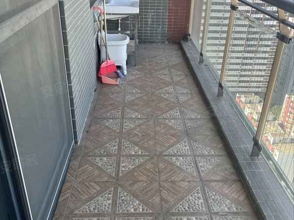 深圳龙岗南联运河蓝湾大四房,南北通透,双阳台,精装空房出租房源真实