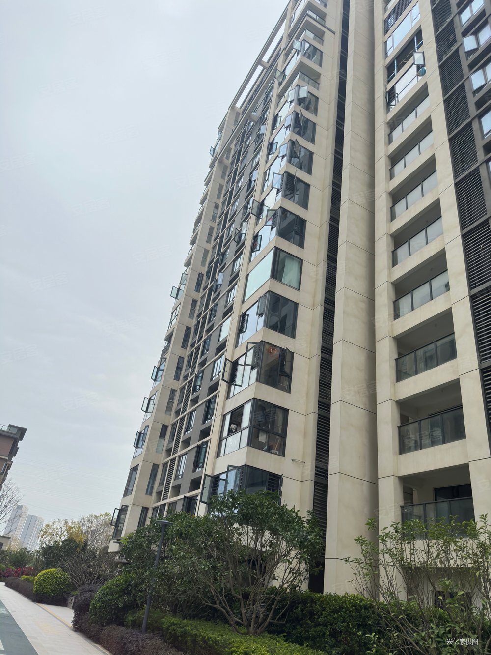 中铁诺德逸都 工业集中区现代城旁 3房 精装修 看房预约