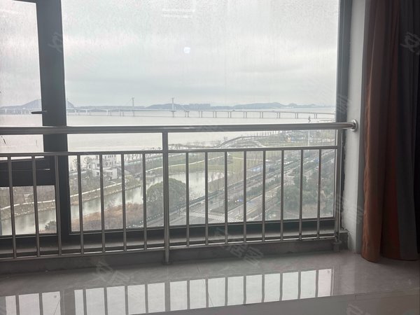 海宁长安镇农发区绿城华景川之江明月大学城北 江景房 朝南一室大主卧出租出租房源真实图片