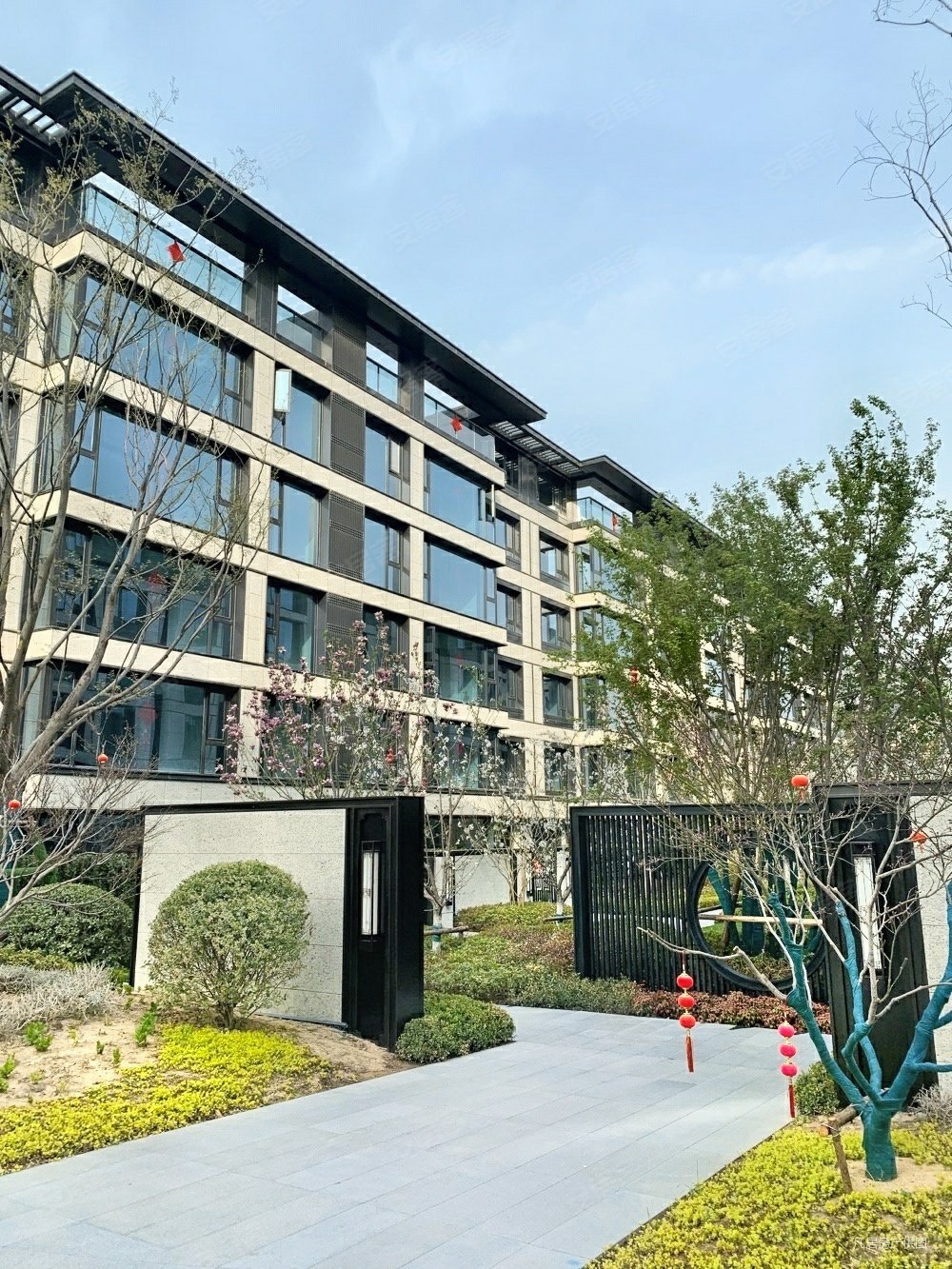 碧桂园豫府一楼带院带挑高地下室送车位中间位置三房三卫