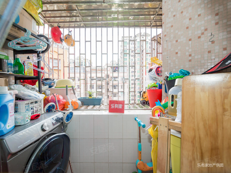 丽湖小两房户型,业主自住着急卖,价格可以谈,满五年