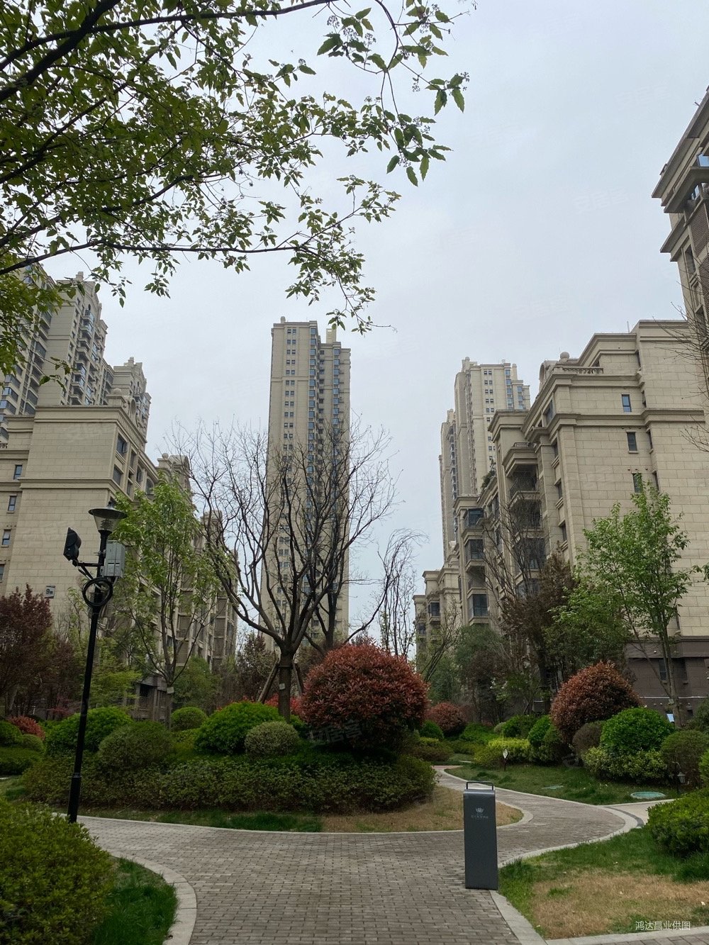 诚心出售蓝光公园华府洋房社区大三室南北通透采光好