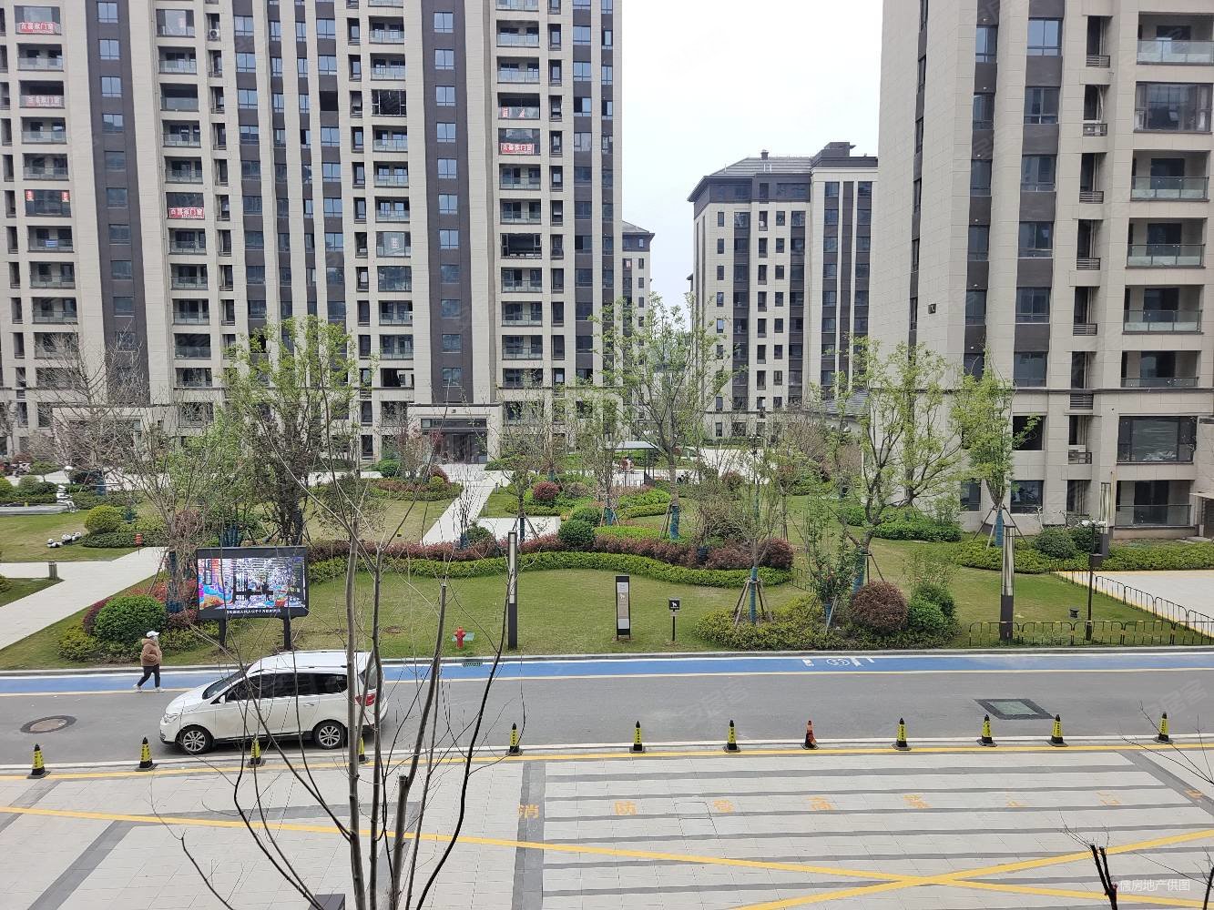 珑玺湾飞机户型三楼总高16楼132平99万支持按揭