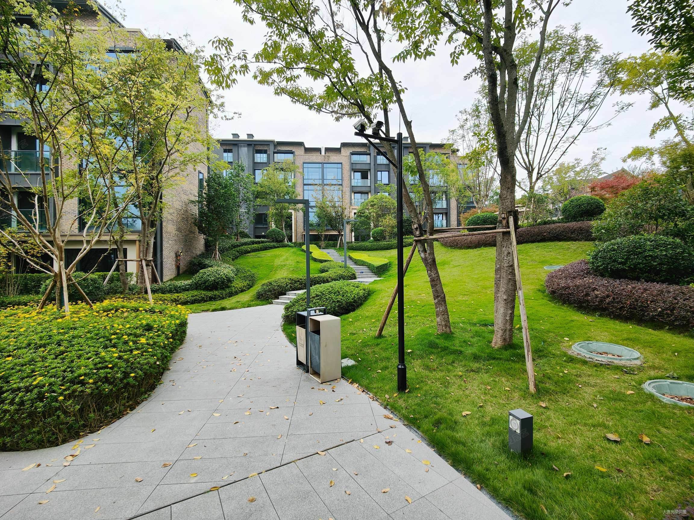 龙湖悠山郡千山新屿 有电梯 精装修 次新小区 产权清晰