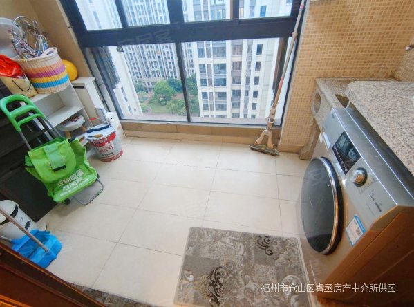 丽兹公馆1718三室两厅一卫82平住宅