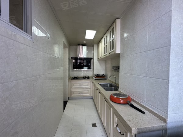 凉山西昌胜利北路湿地四期北安置小区阳光学校 火把广场 采光好停车方便 家具家电齐全电梯房随时看出租房源真实图片