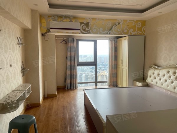 苏州常熟市区世茂75号公馆世贸75号公馆精装复式公寓出租 拎包入住