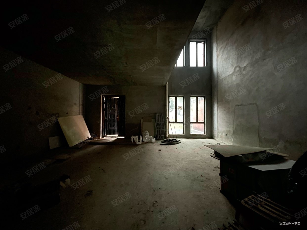 熙庭原著(别墅)4室2厅3卫213.82㎡南180万