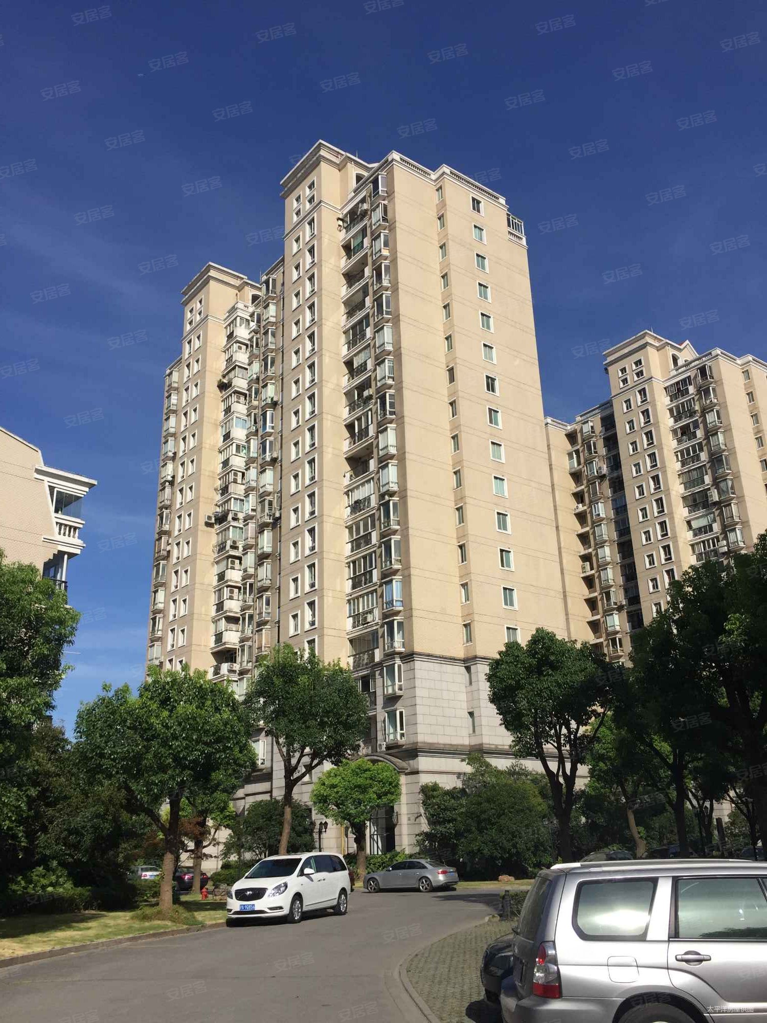 住友名人花园3室2厅1卫156㎡南1120万