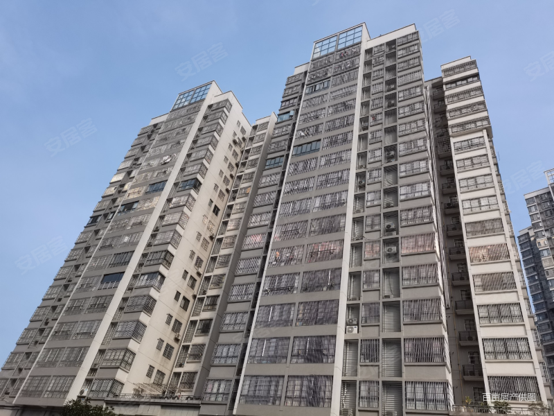 柳工颐华城3室2厅2卫106.82㎡南北102万