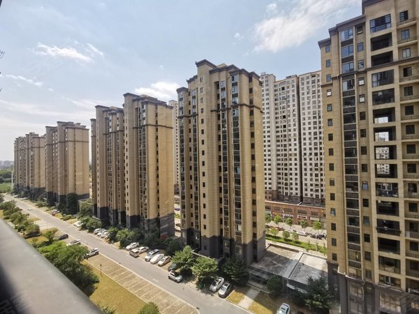 学校就在家门口,交通方便,停车免费,随时看房出租房源真实图片