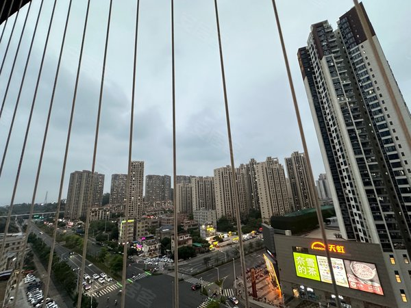 深圳坪山坪山佳华领悦广场出租过一年,干净无甲醛,楼下地铁口,过马路