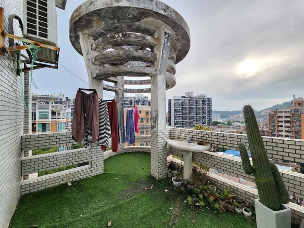 广州天河沙太南五仙花园电梯顶楼复式5室 自带天台 装修好采光足 电商