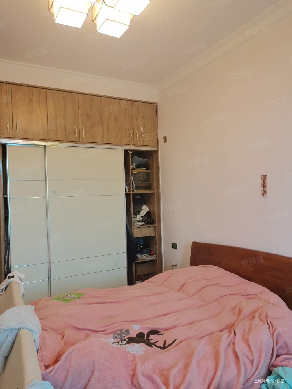 天利广场3室2厅2卫146㎡南北69.8万