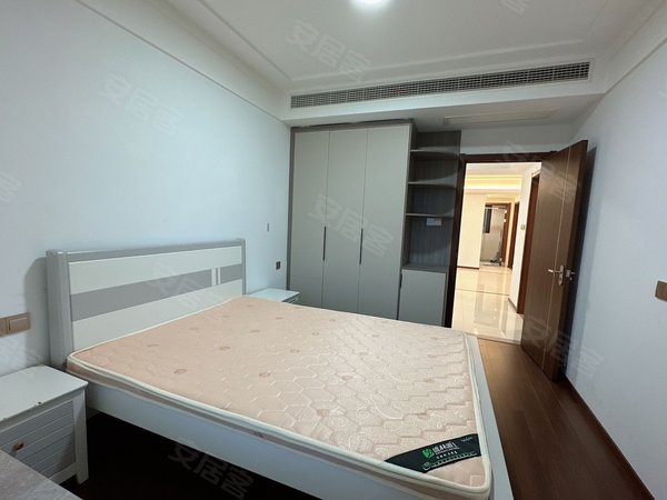 福州晋安新东区世茂璀璨天城(二期)五里亭地铁口旁,纯商社区精装四房