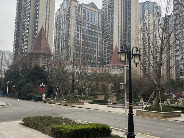 贵阳小河经开区长江路恒大翡翠华庭恒大翡翠华庭精装修大三房出租出租