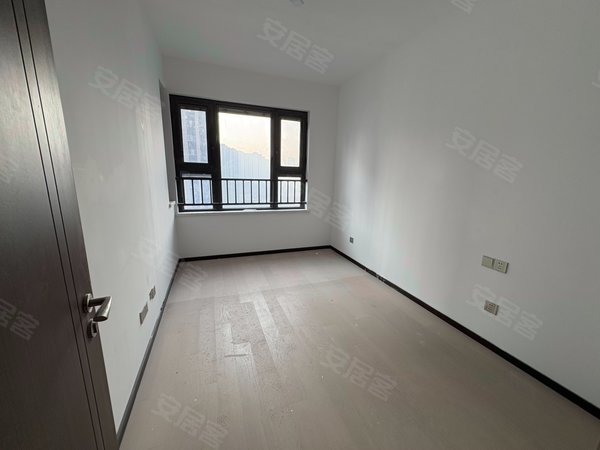 南京栖霞燕子矶燕熙台(西区)急租真拾房源 家具可配燕熙台 地铁口 中央空调带地暖出租房源真实图片