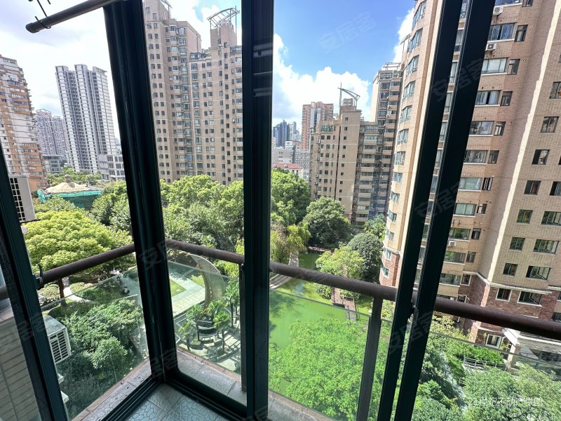 sva世博花园3室2厅2卫137.7㎡南北1280万