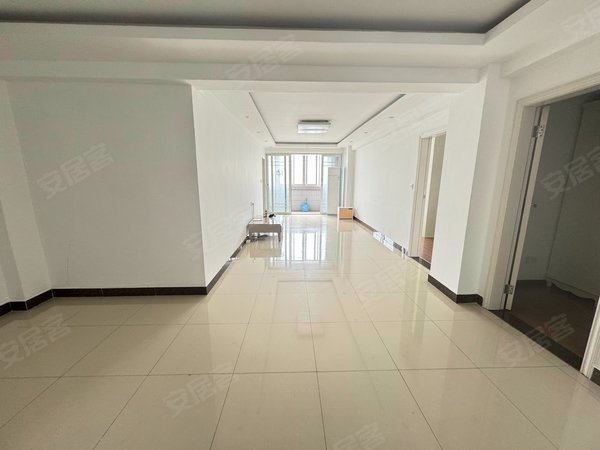 【多图】金信大厦,陈家祠租房,金信大厦电梯东向大阳台 精装修电梯