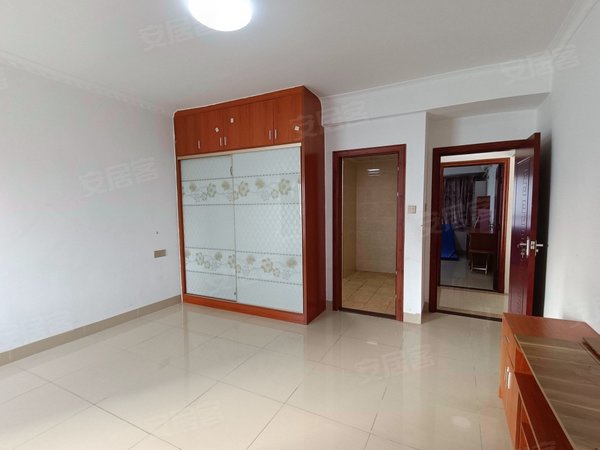 深圳宝安松岗鸿盛花园松岗华润万家楼上,鸿盛花园,大三房两卫,双阳台