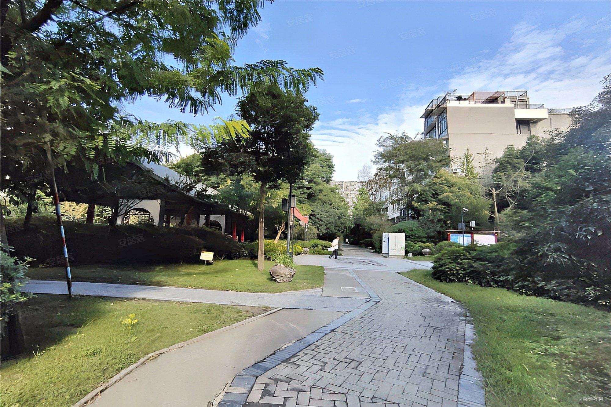 成都国奥村3室2厅2卫138㎡南北228万