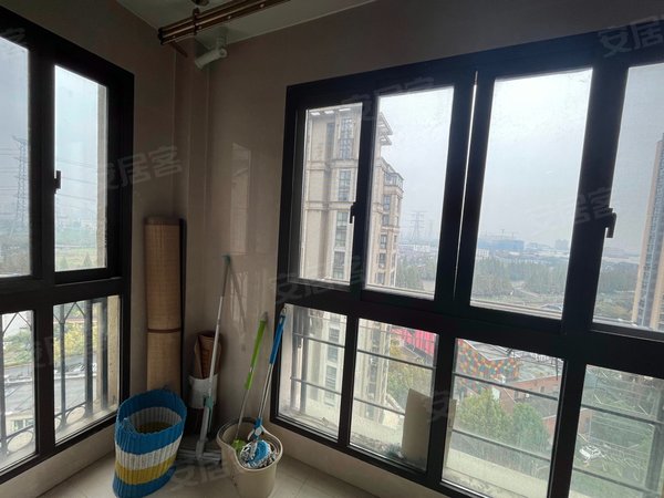 上海嘉定嘉定城区绿地昌吉名邸新里米兰公寓地铁口小区 温馨两室 配套
