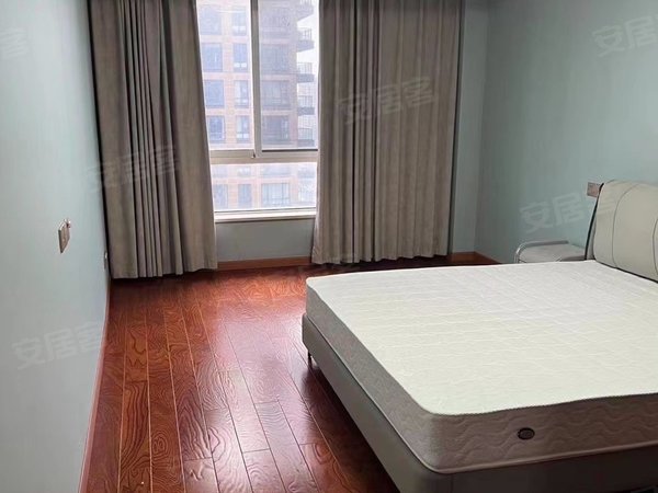 无锡宜兴宜城君悦东湖公馆城东 八佰伴对面 东湖公馆 3室2厅1卫 4500