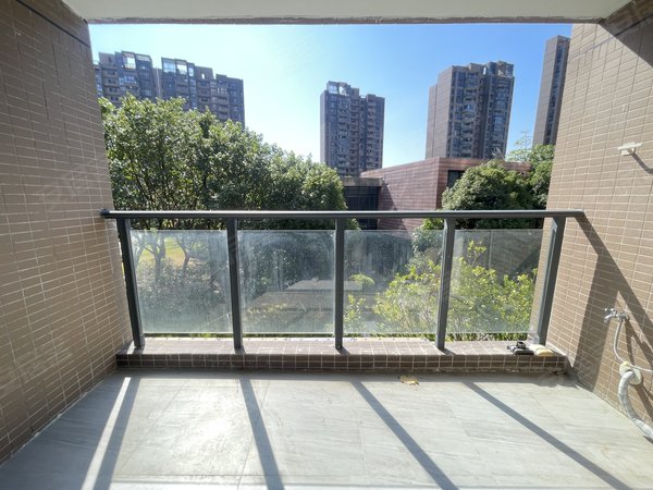 广州花都狮岭班芙小镇南向无遮挡,采光通透,初次放租拎包入住出租房源