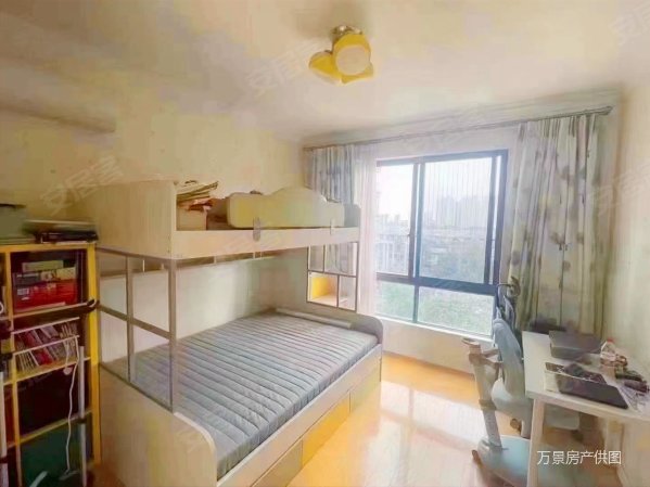 八佰伴边上逸品尚东小高层154平4室2卫