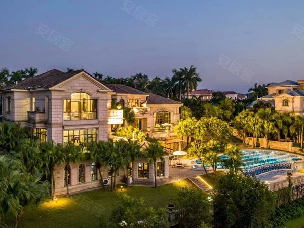 独栋豪华大别墅 一线湖 大泳池 大花园 5w出租房源真实图片