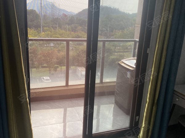 绍兴诸暨诸暨市区红泰小区急租宝龙1室精装,红泰开元银泰华城,宝龙广场附近停车很方便出租房源真实图片