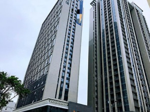 深圳盐田沙头角蓝郡公馆全新精装三房,东南朝向采光好,小区环境好,近