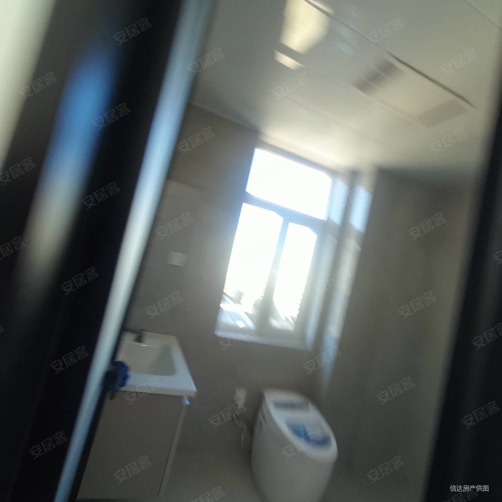 御湖原著3室2厅2卫131㎡南北108万