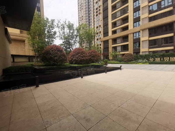 青岛胶州三里河龙湖昱城一期龙湖天街  高档住宅  套三  带车位  三台