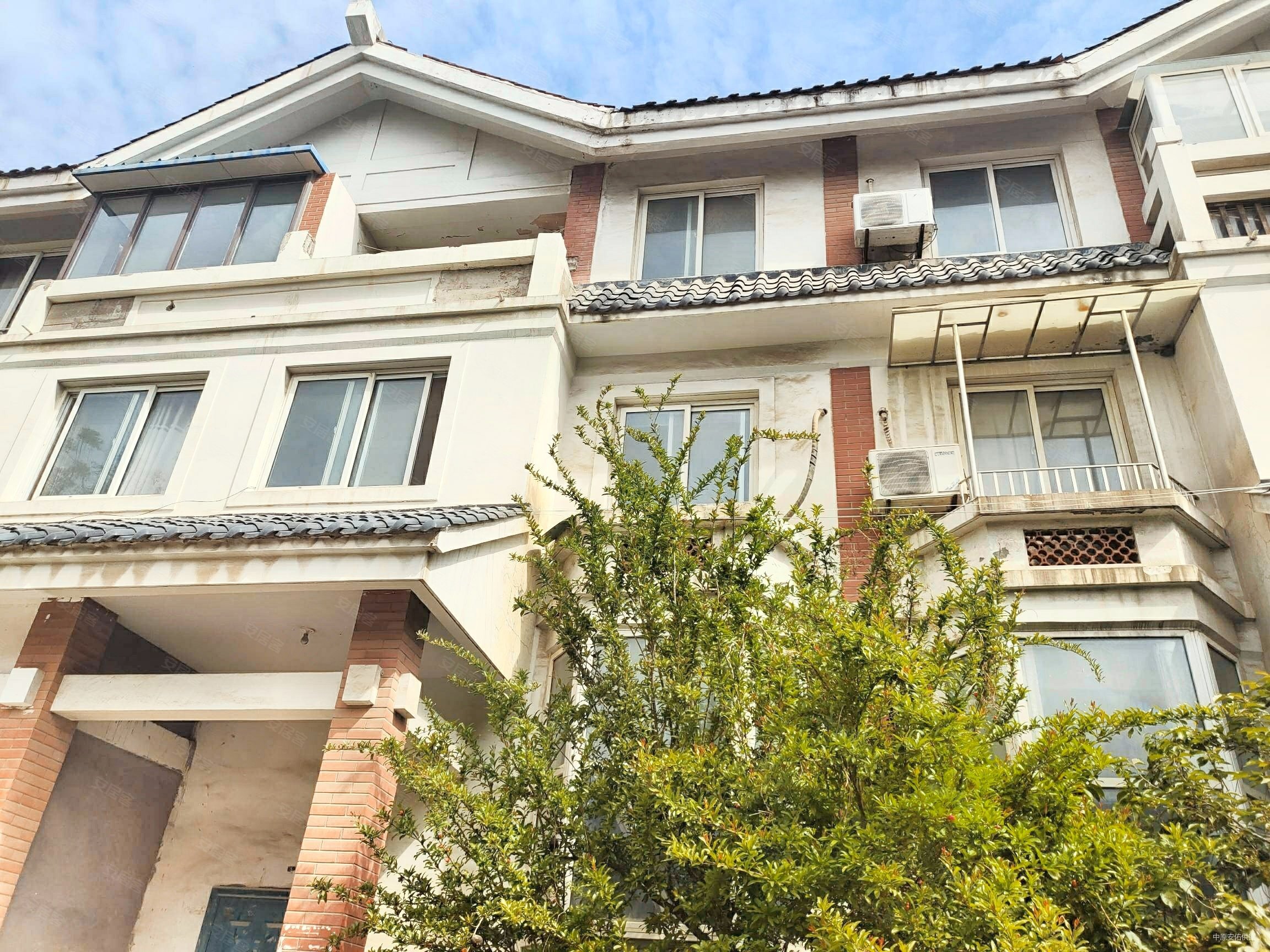 捡漏水映唐庄带院80平送车位联排别墅看房方便业主急售有钥匙