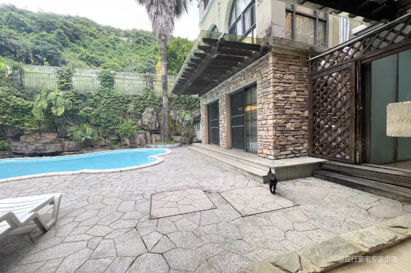 业主急售,圣莫丽斯独栋别墅,400平花园,带百平私家泳池!