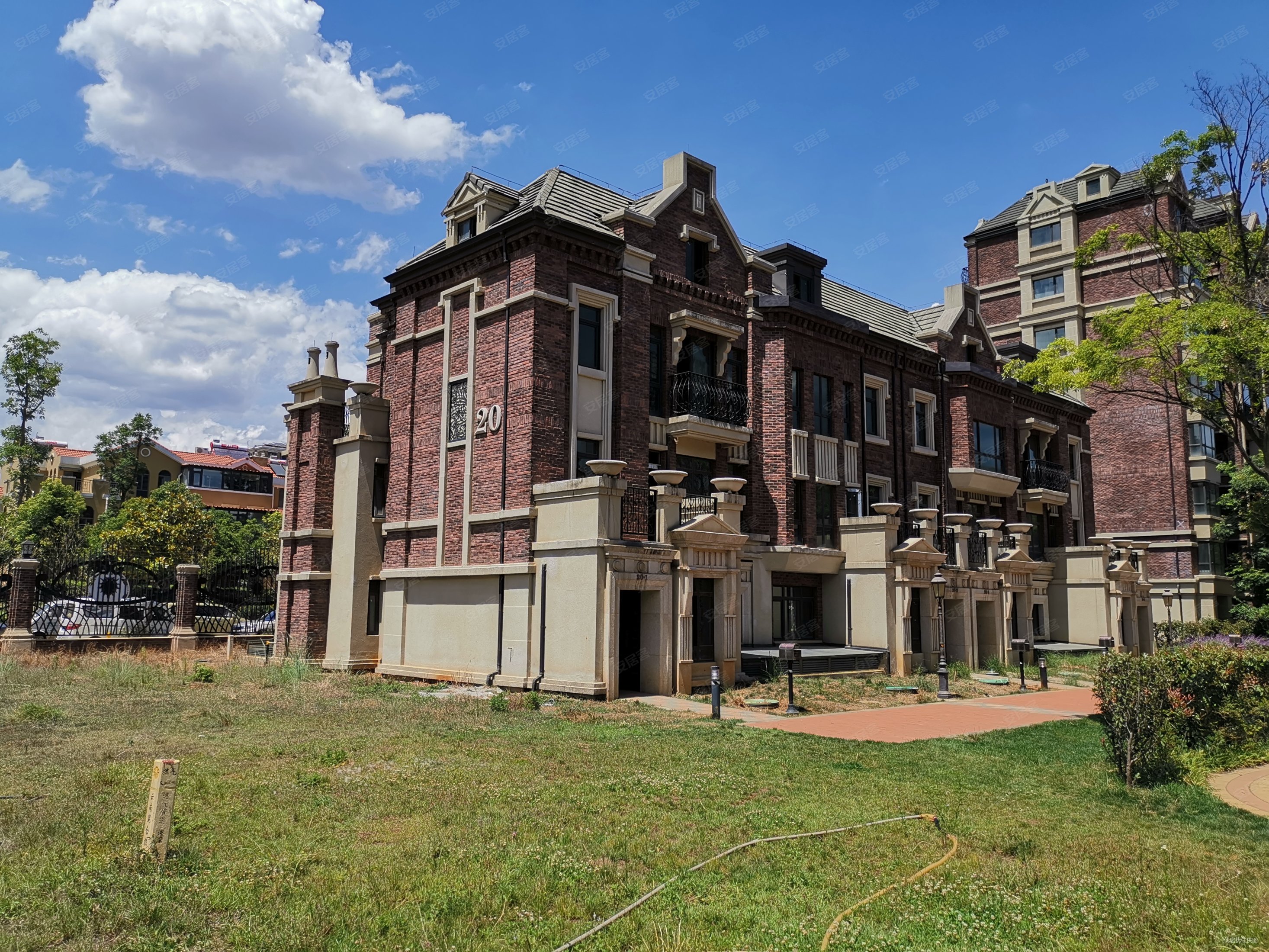 银海白沙郡 精装顶跃 带露台 实得260平米 急售