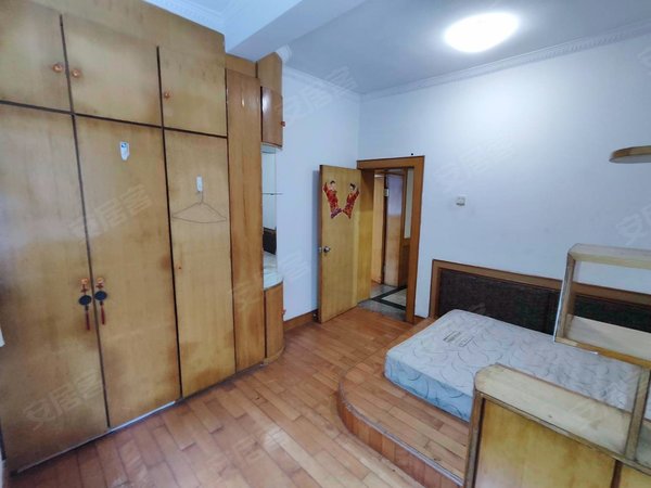 重庆渝中解放碑嘉华大厦洪崖洞附近,嘉华大厦3室出租,家具齐全,随时