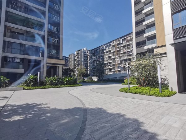 深圳龙华民治恒壹四季华府近地铁口8号仓!精装东南二房!第一次出租!