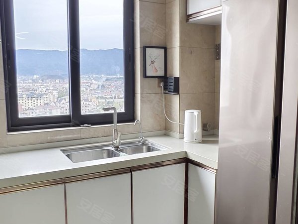 金华东阳横店南江壹号南江一号精装修2房，诚心租4000一个月 带车位，好停车出租房源真实图片