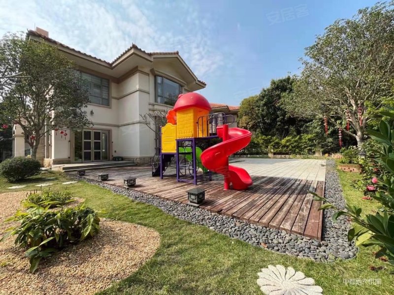 翡翠绿洲龙翔台5室2厅5卫320㎡南北1580万