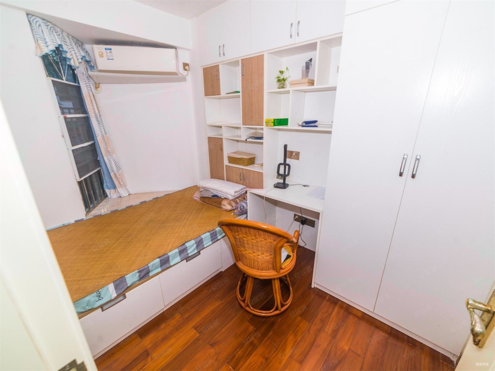 前海花园3室2厅2卫92.8㎡南600万