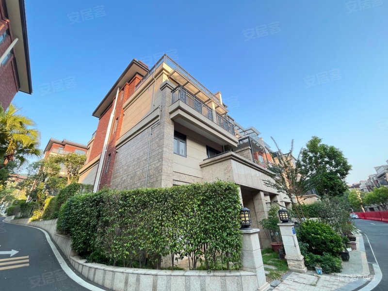 华标峰湖御境别墅309平1380万5室2厅4卫