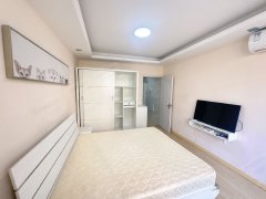东昌路地铁口特价精装修一室户独立卫生间拎包入住看房随时便宜！
