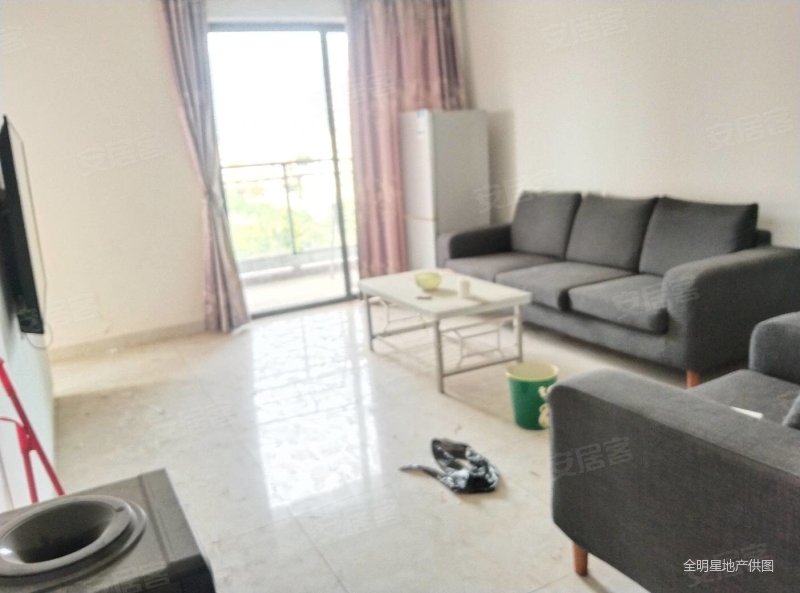 景福花园,3房精装修家具齐全厨房好新业主诚心出售4字头