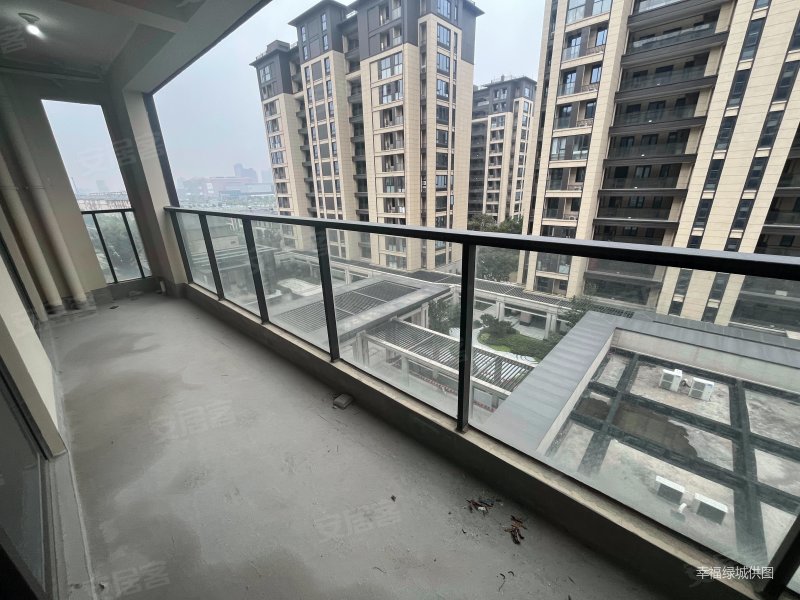 155万海宁一中皮革城地铁口万城尚园带车位