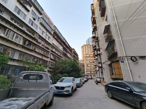 昆明西山金碧片区工人新村急租1200 近市中心昆华医院 安康路精装修两