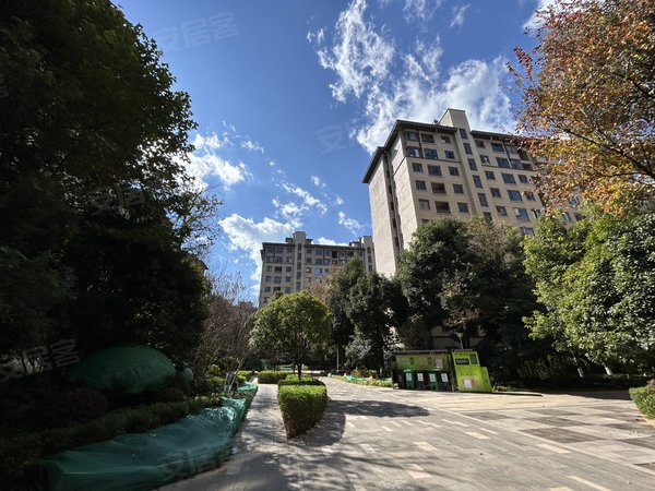 昆明官渡福保片区招商海公馆精装三房 空房 电梯洋房 随时看 云大学校