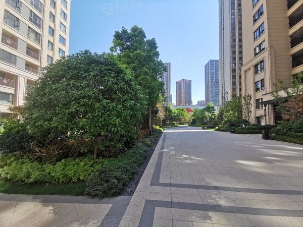 昆明官渡海伦国际红星天铂南区红星天铂南区,三房两厅一厨一卫,精装修